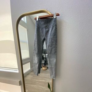 Lululemon Athletica tights, fits size 4. Amazing for winter, great condition!